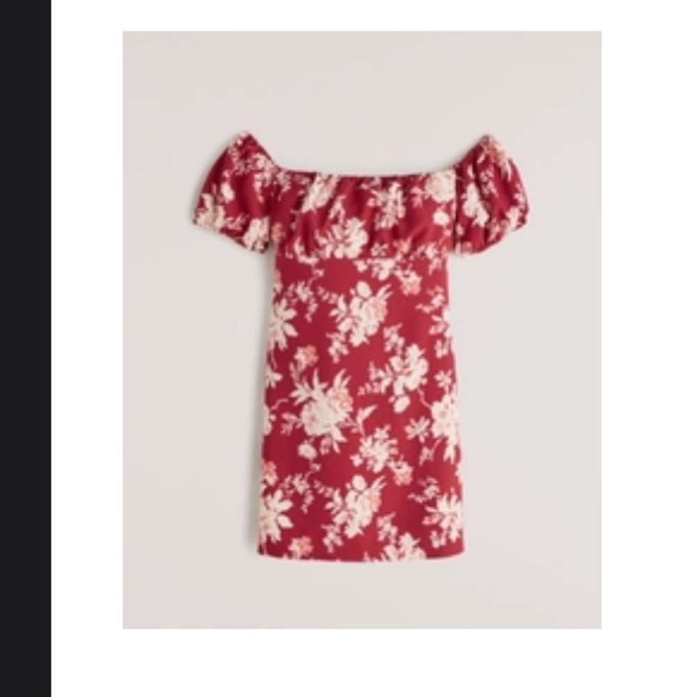 Very cute, red and white floral pattern size large tall